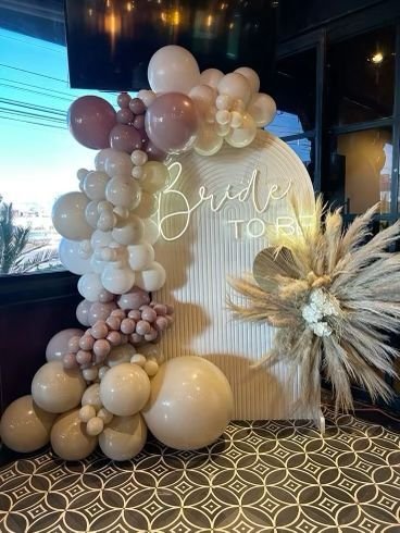 Flower Balloon Art by Aura Eventz